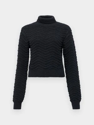 Sweter Won Hundred