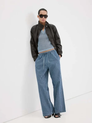 Sweter z ażurowej dzianiny z kołnierzykiem polo błękitny - Kobieta - - MANGO