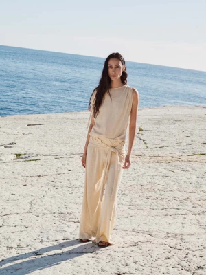 Sweter z cienkiej dzianiny z krótkim rękawem kremowy / écru - Kobieta - - MANGO