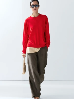 Sweter Z Cienkiej Dzianiny Z Okrągłym Dekoltem - Czerwony - Massimo Dutti - Female