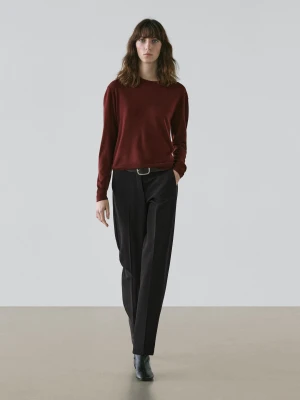 Sweter Z Cienkiej Dzianiny Ze 100% Wełny Z Okrągłym Dekoltem - Bordowy - - Massimo Dutti - Kobieta