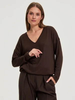 Sweter z dekoltem w serek brązowy Moodo