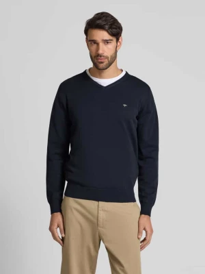 Sweter z dekoltem w serek FYNCH-HATTON