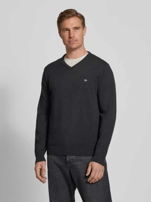 Sweter z dekoltem w serek FYNCH-HATTON