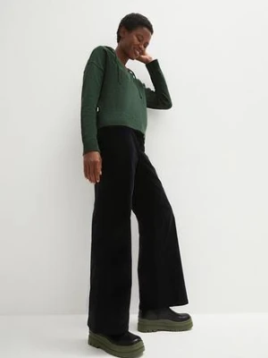 Sweter z dekoltem w serek i kapturem bonprix