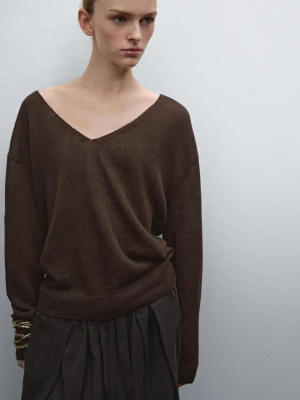 Sweter Z Dekoltem W Serek Ze 100% Lnianej Dzianiny - Czekoladowy - - Massimo Dutti - Kobieta