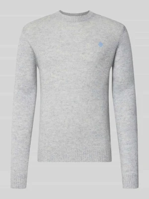 sweter z dzianiny krój slim fit z czystej wełny z wyhaftowanym logo MCNEAL Jasnoszary melanż