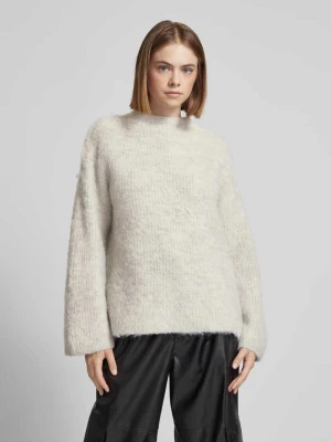 Sweter z dzianiny o kroju comfort fit z dodatkiem wełny model ‘MALA’ Pieces Jasnoszary