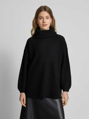 Sweter z dzianiny o kroju oversized z szerokim golfem model ‘ZIA’ Vero Moda