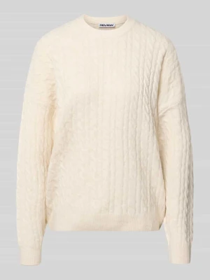 sweter z dzianiny o kroju oversized ze ściegiem warkoczowym REVIEW Złamany biały melanż