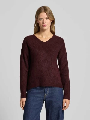 Sweter z dzianiny o kroju regular fit z dekoltem w serek model ‘CAMILLA’ Only