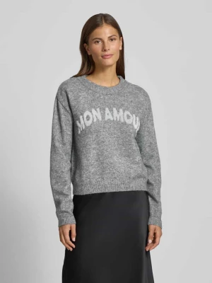 Sweter z dzianiny o kroju regular fit z dodatkiem wiskozy model ‘AMOREMIO’ Vero Moda