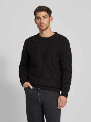 Sweter z dzianiny o kroju regular fit z fakturowanym wzorem carlo colucci