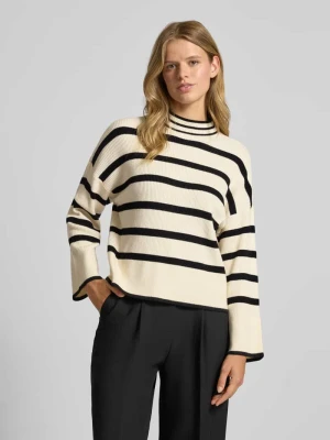 Sweter z dzianiny o kroju regular fit z mieszanki wiskozy model ‘LIBI’ Only
