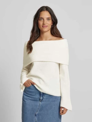 Sweter z dzianiny o kroju regular fit z odkrytymi ramionami i szerokim brzegiem model ‘ERA’ Vero Moda