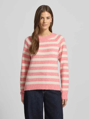 Sweter z dzianiny o kroju regular fit z okrągłym dekoltem model ‘DOFFY’ Vero Moda