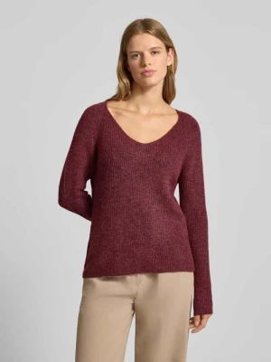 Sweter z dzianiny o kroju regular fit z prążkowaną fakturą model ‘ELLEN’ Pieces