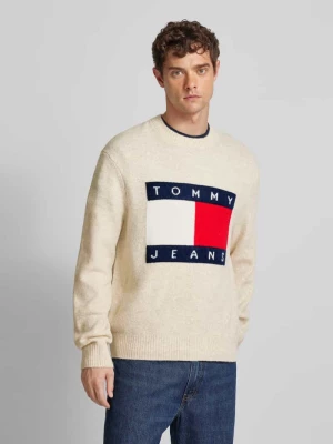 Sweter z dzianiny o kroju regular fit z wyhaftowanym logo Tommy Jeans