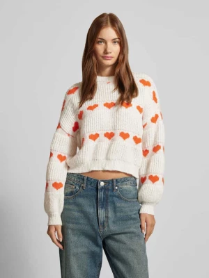 Sweter z dzianiny o kroju regular fit z wzorem dzianinowym w kształcie serca model ‘NOVE’ Pieces