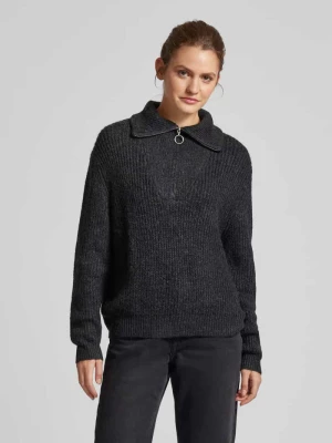 Sweter z dzianiny o kroju regular fit z zapinanym kołnierzem model ‘BAKER’ Only