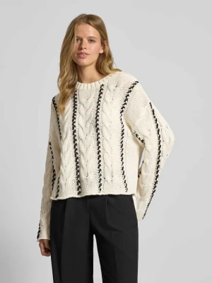 Sweter z dzianiny o kroju regular fit ze ściegiem warkoczowym model ‘TESSA’ Only