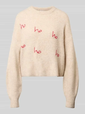 Sweter z dzianiny o kroju relaxed fit z okrągłym dekoltem model 'VIXEN' Noisy May Écru