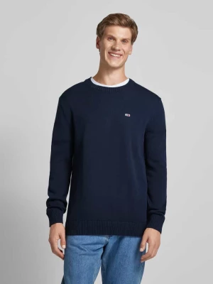 Sweter z dzianiny o kroju slim fit z naszywką z logo Tommy Jeans