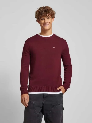 Sweter z dzianiny o kroju slim fit z naszywką z logo Tommy Jeans