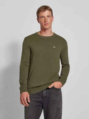 Zdjęcie produktu Sweter z dzianiny o kroju slim fit z naszywką z logo Tommy Jeans