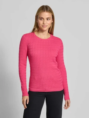 sweter z dzianiny o kroju slim fit ze ściegiem warkoczowym Christian Berg Fuksjowy