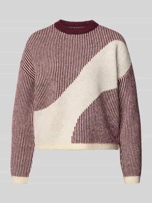 Sweter z dzianiny o luźnym kroju ze wzorem na całej powierzchni model ‘LINNA’ Pieces