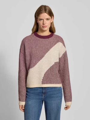 Sweter z dzianiny o luźnym kroju ze wzorem na całej powierzchni model ‘LINNA’ Pieces