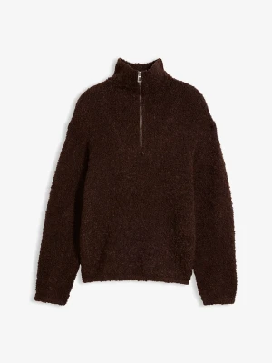 Sweter z dzianiny o wyglądzie bouclé z kołnierzem zapinanym na zamek BonPrix brązowy