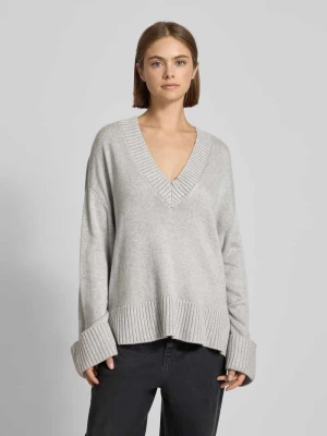 Sweter z dzianiny z dekoltem w serek Gina Tricot