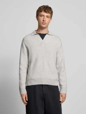 Sweter z dzianiny z dekoltem w serek model ‘COVER’ jack & jones