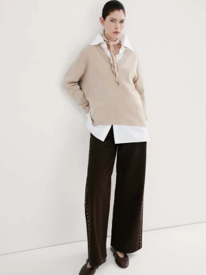 Sweter z dzianiny z dekoltem w szpic jasny / pastelowy szary - Kobieta - - MANGO