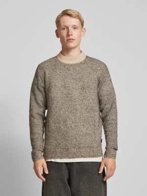 Sweter z dzianiny z detalem z logo model ‘COSPACE’ jack & jones