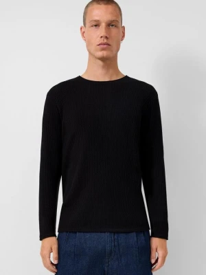 Sweter z dzianiny z fakturą QS czarny