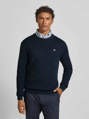 Sweter z dzianiny z fakturowanym wzorem i wyhaftowanym logo Gant