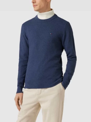 Sweter z dzianiny z fakturowanym wzorem model ‘CROSS’ Tommy Hilfiger