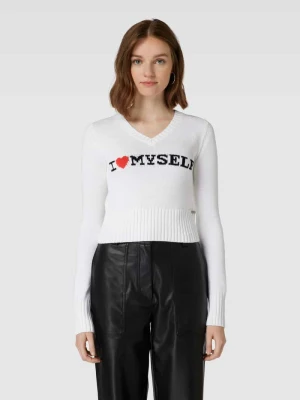 Sweter z dzianiny z haftem I LOVE MYSELF REVIEW Biały
