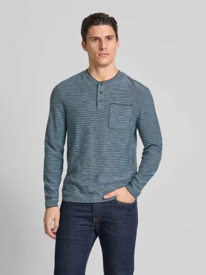 Sweter z dzianiny z kieszenią na piersi model ‘Henley’ camel active