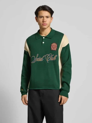 Sweter z dzianiny z kołnierzykiem polo i naszywką z logo PROHIBITED