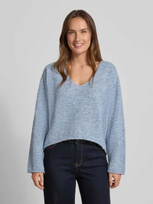 Sweter z dzianiny z mieszanki wełny z alpaki z dekoltem w serek model ‘SOMAIJA’ drykorn