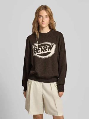 Sweter z dzianiny z nadrukiem z logo Review