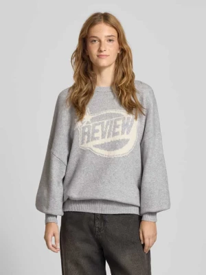 Sweter z dzianiny z nadrukiem z logo Review