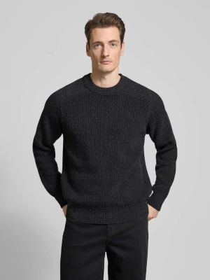 Sweter z dzianiny z obniżonymi ramionami model ‘Alamaka’ Boss Orange