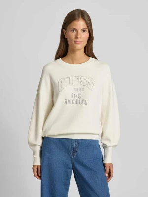 Sweter z dzianiny z obszyciem ozdobnymi kamieniami model ‘LEIGHTON’ Guess Biały