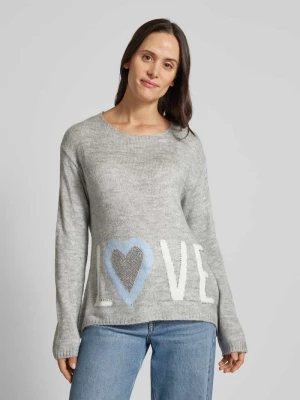 Sweter z dzianiny z obszyciem ozdobnymi kamieniami model ‘LOVE’ MORE & MORE