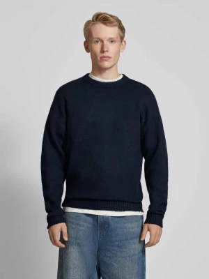 Sweter z dzianiny z okrągłym dekoltem model ‘OLLIE’ jack & jones